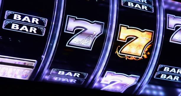 gwin4d Big Bass Bonanza free-spin bonus round with expanding symbols and multiplier display
